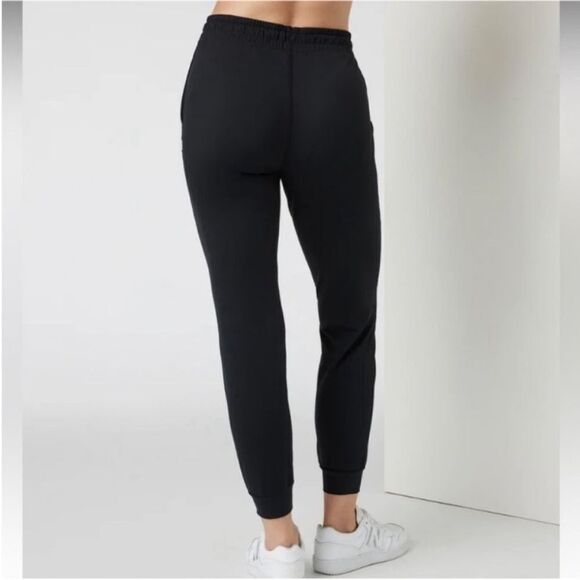 Vuori women’s performance joggers - Picture 8 of 8